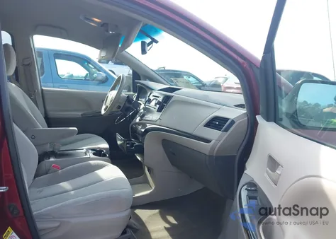 2014 Toyota Sienna Le V6 8 Passenger z USA, uszkodzony, nr VIN 5TDKK3DC4ES491220